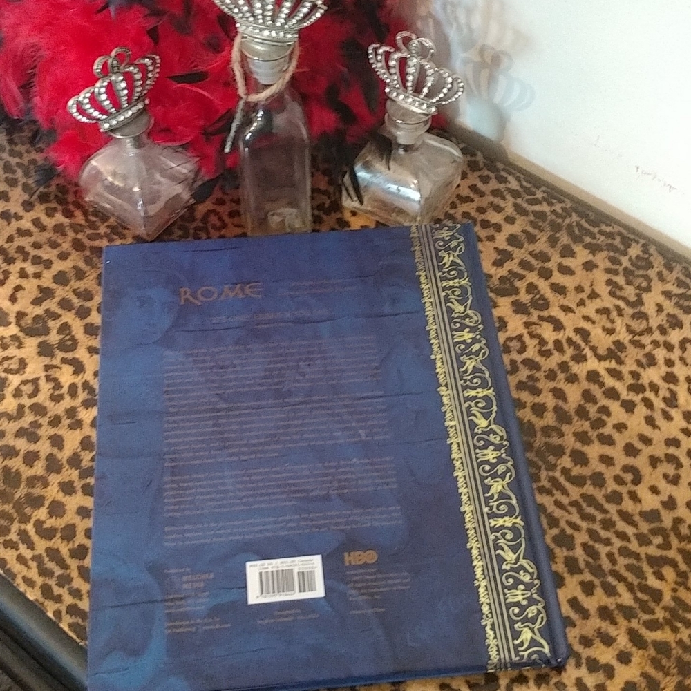 Coffee table Book - Picture 2 of 11